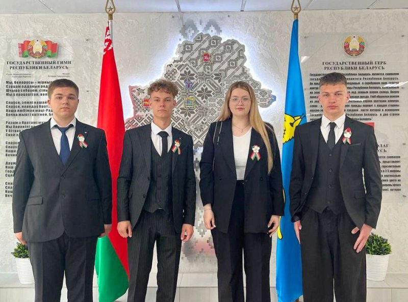 ФОТОФАКТ зельвенские выпускники принимают участие в республиканском празднике Последний звонок