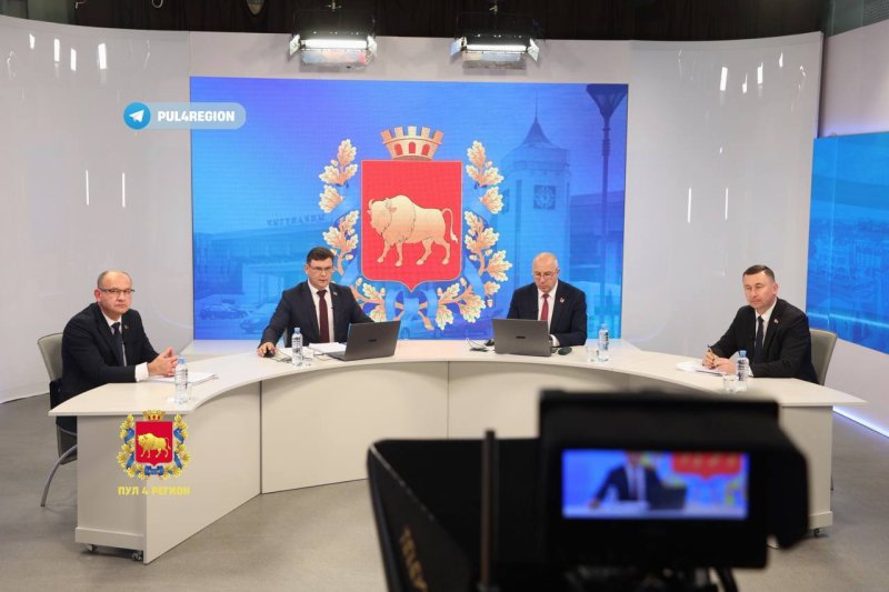 Более  вопросов поступило от жителей Гродненского региона Юрию Караеву во время прямого эфира