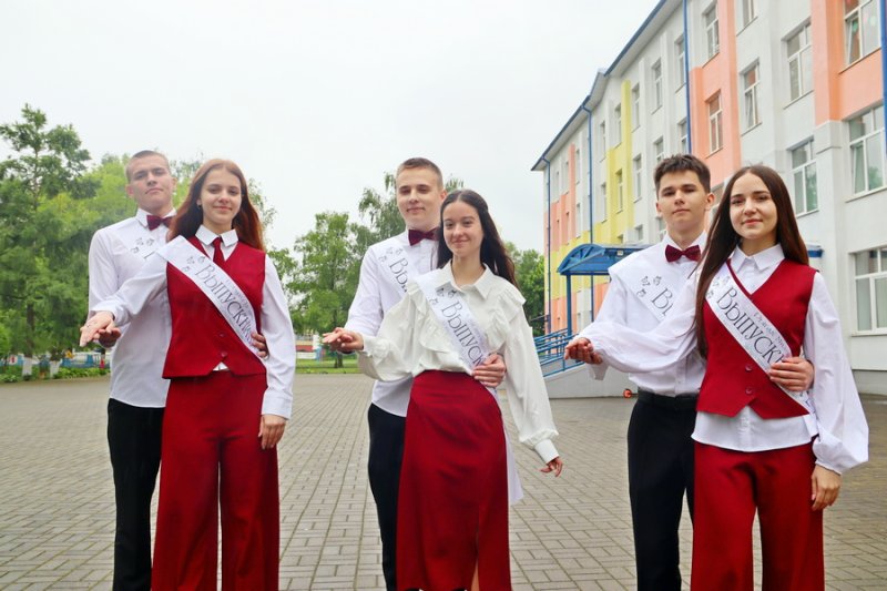 Навстречу новому этапу в жизни Сегодня во всех школах Зельвенщины прозвучат последние звонки