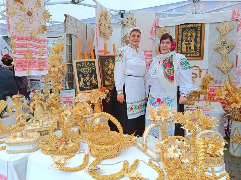 Зэльвенскя фарбы  у Вясновы букет На мерапрыемстве  Мнску выклкал радасць у аматара народнай культуры таленты Зэльвеншчыны