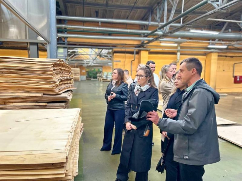 Расширяя горизонты Перспективная молодежь Зельвенщины побывала на экскурсии в Мостовском районе