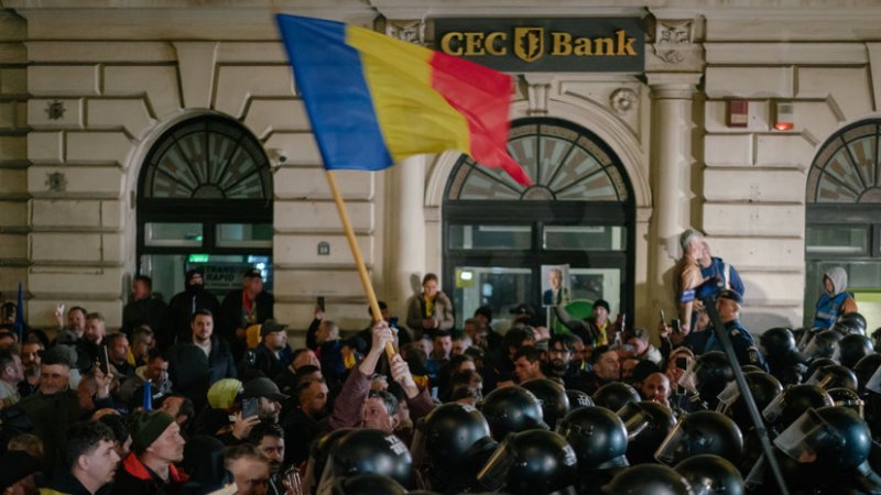 Судья Шмидт ЕС тренировался на Румынии чтобы вмешаться в выборы в Польше