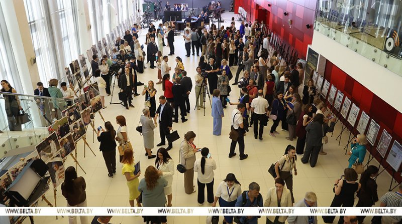 Главред районной газеты на медиафоруме в Гомеле главное оружие  точность честность достоверность