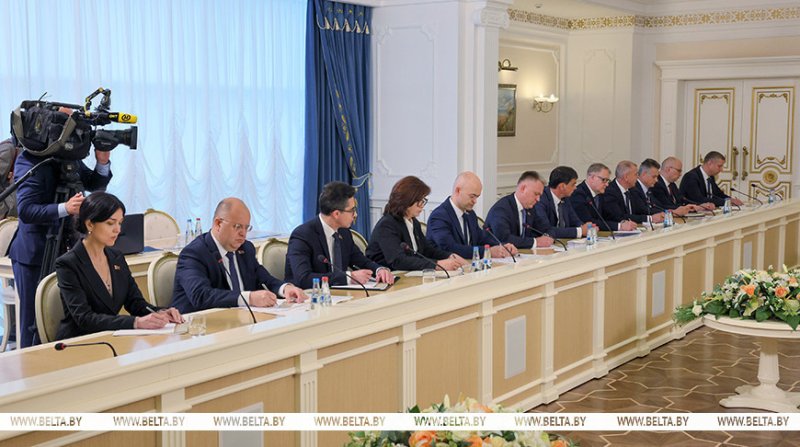 Лукашенко потребовал выстроить четкую идеологическую работу в стране