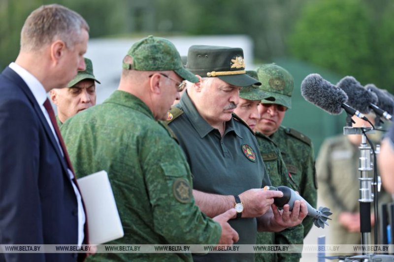 Александр Лукашенко ознакомился с развитием в Беларуси производства беспилотников