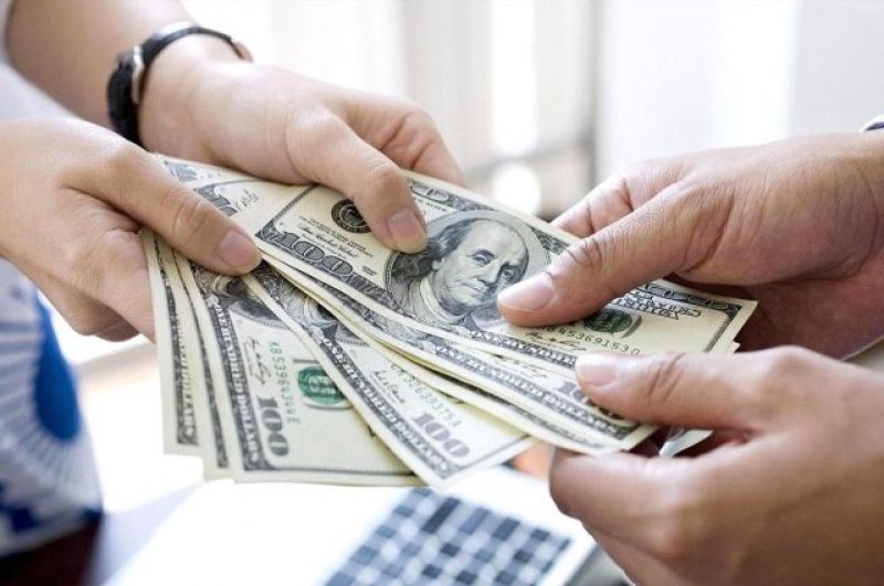 Белорусам запретят одалживать друг другу валюту