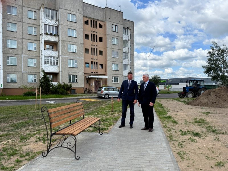 Визит на Зельвенщину Депутат Валентин Семеняко работает в избирательном округе