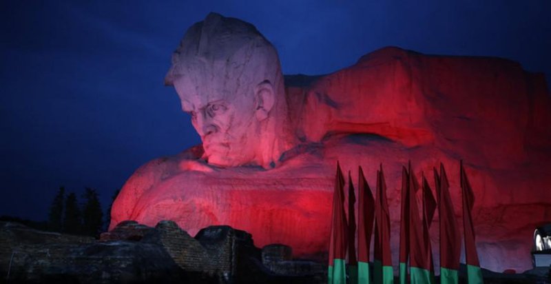 Александр Лукашенко Сберечь мир  священный долг нынешнего поколения белорусов