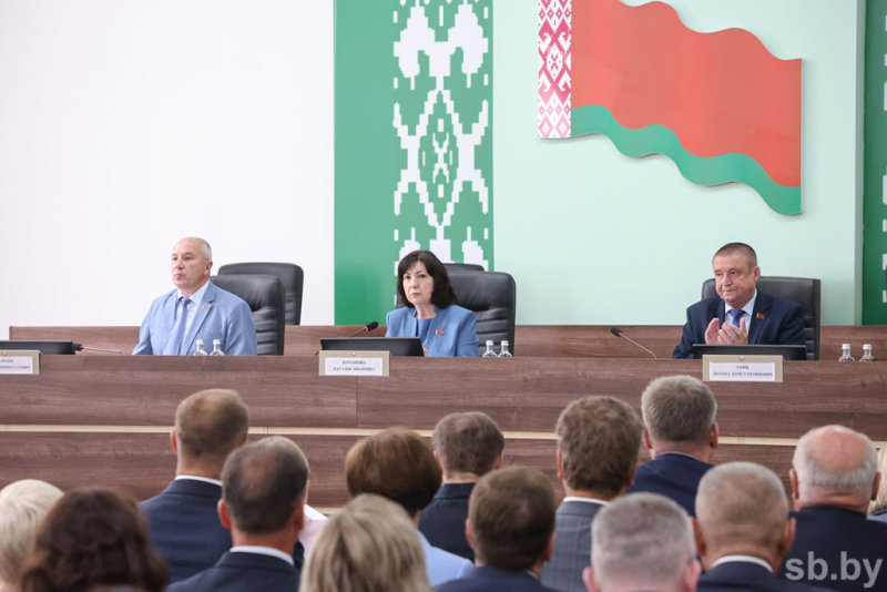 Важно чтобы людям жилось комфортно В Зельве прошло заседание с участием председателя Совета Республики Национального собрания Республики Беларусь