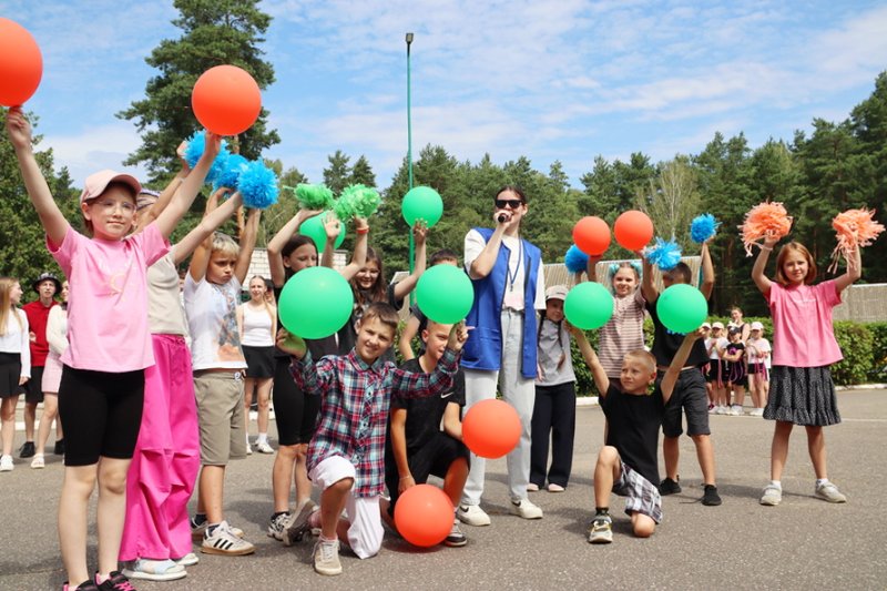 Состоялось торжественное открытие четвертой смены в детском оздоровительном лагере Голубая волна