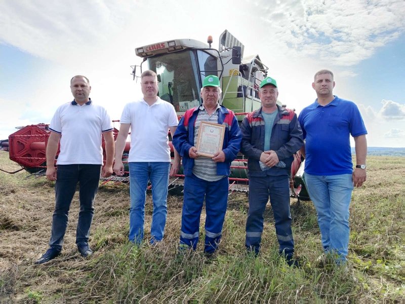 ФОТОФАКТ на Зельвенщине наградили первых передовиков жатвы