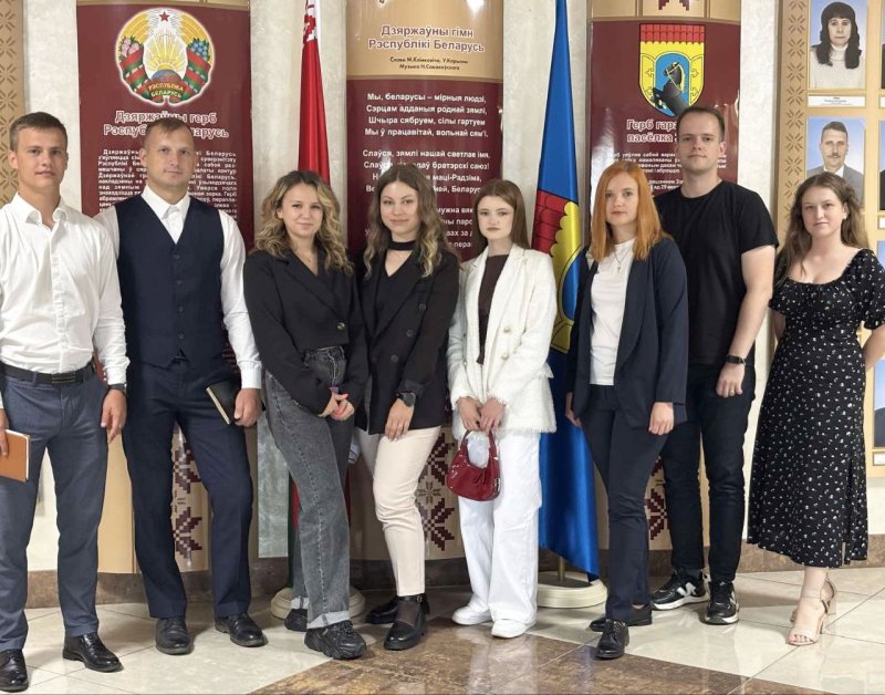 Перспективная молодежь Зельвенщины провела день с руководством района фоторепортаж