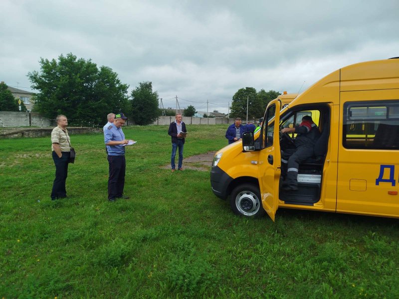 В Зельвенском районе проверили готовность водителей и школьных автобусов к учебному году