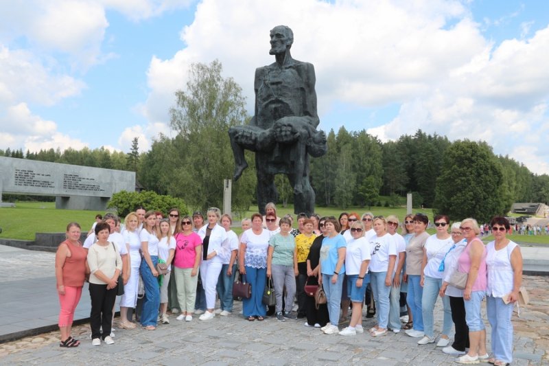 Тур выходного дня Коллектив ЦСОН посетил Хатынь и Сулу