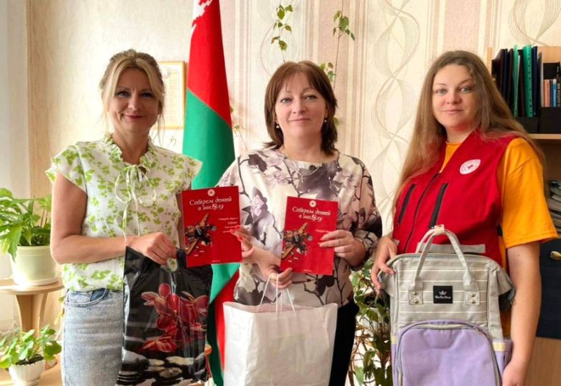 ФОТОФАКТ на Зельвенщине продолжается акция Соберем детей в школу