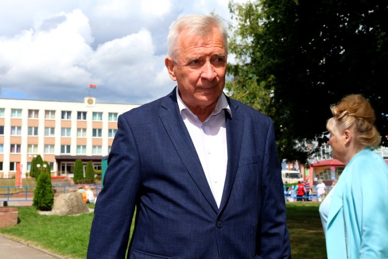 Ганаровы грамадзянн Зэльвенскага раёна паэтпесеннк празак Уладзмр Мазго  аб свяце Ганненск крмаш