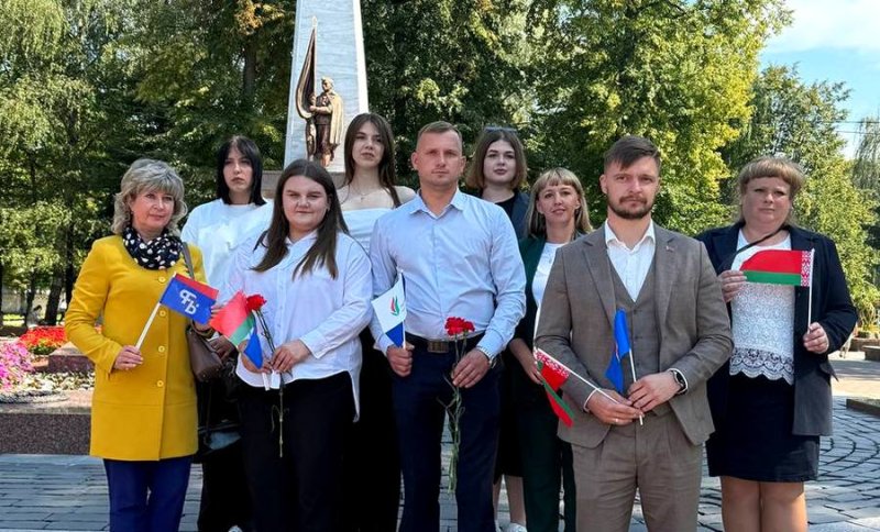 ФОТОФАКТ зельвенцы стали участниками общественнополитической акции Беларусь единая