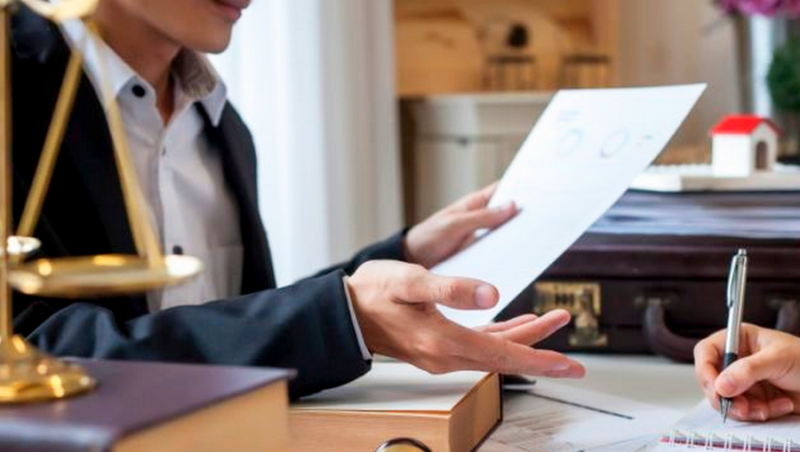 На вопросы зельвенцев отвечает нотариус Гродненского нотариального округа Наталья Данюк