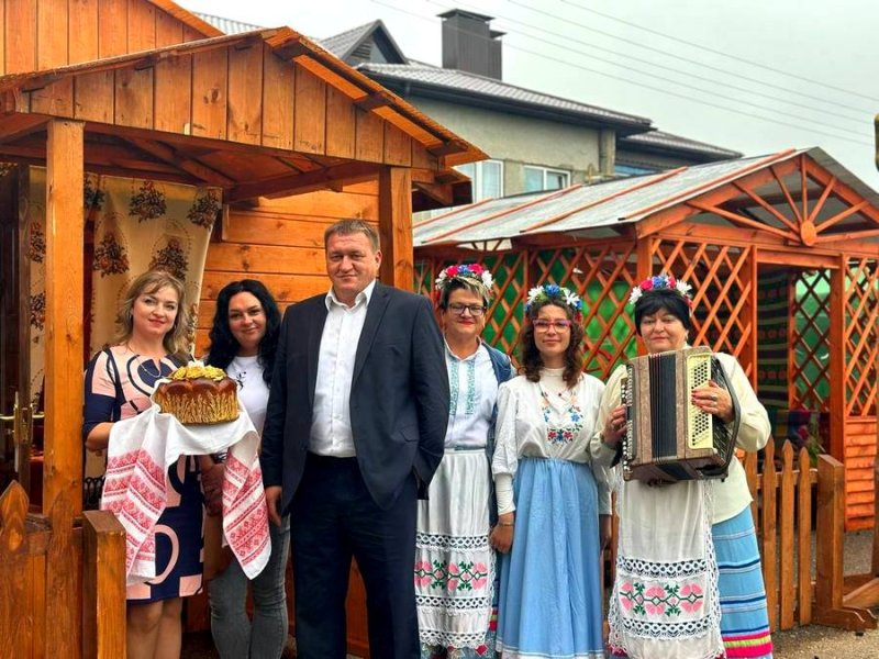 Подворья выставки торговые ряды Как проходил фестиваль Дожинки
