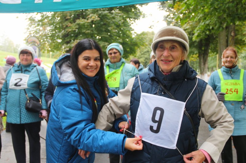 Зельвенцы присоединились к республиканскому марафону по скандинавской ходьбе