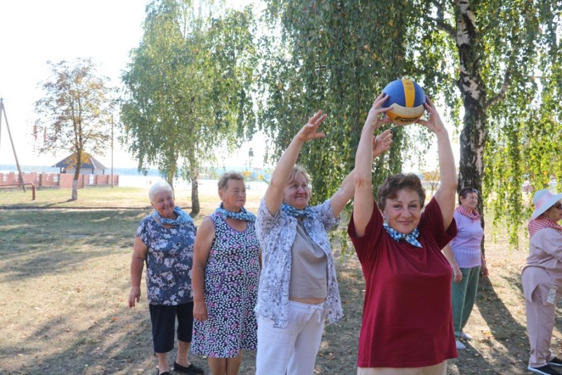 Жить улыбаясь всем и радуясь всему Этому девизу следует зельвенчанка Ванда Ковалевич