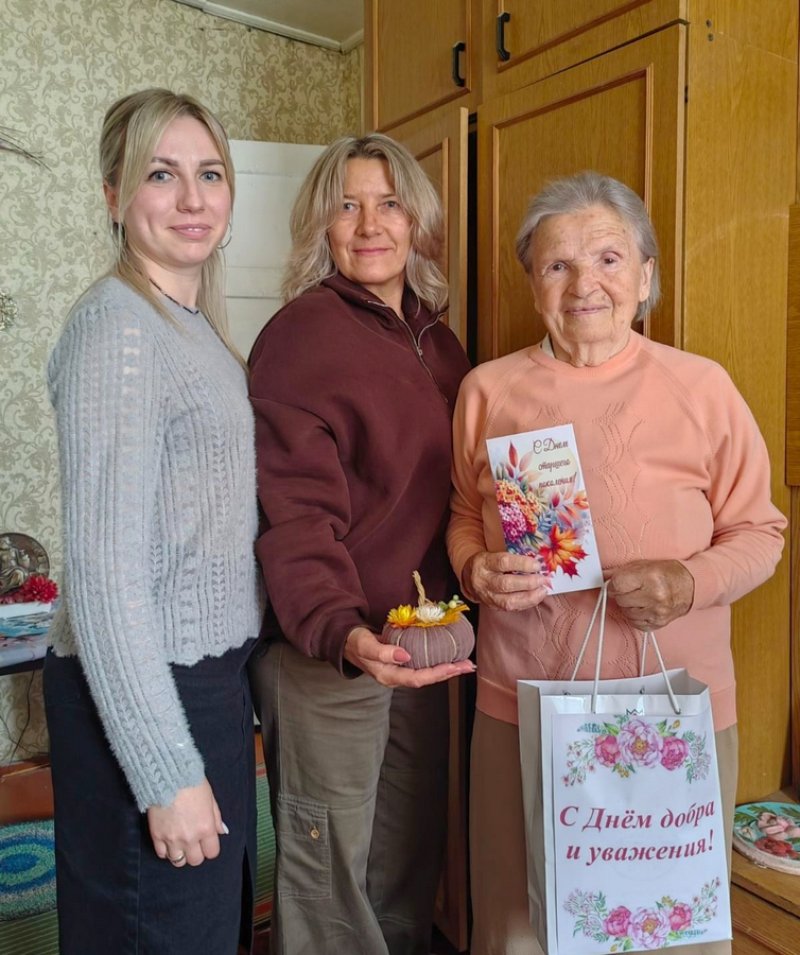Поздравление с Днем пожилых людей принимает узница фашизма Клавдия Мацкевич
