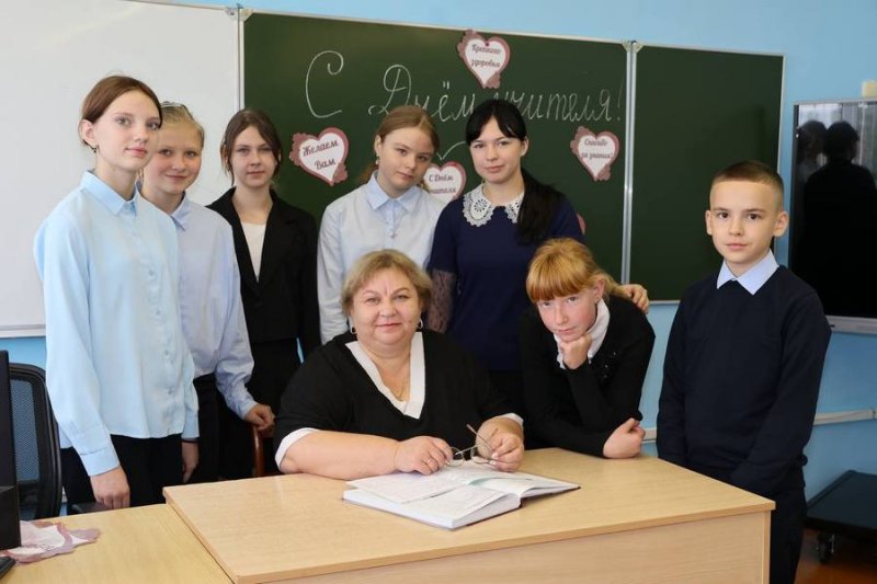 Учит мыслить и верить в себя учитель Деречинской средней школы имени ГЛ Кириллова ена Мулярчик