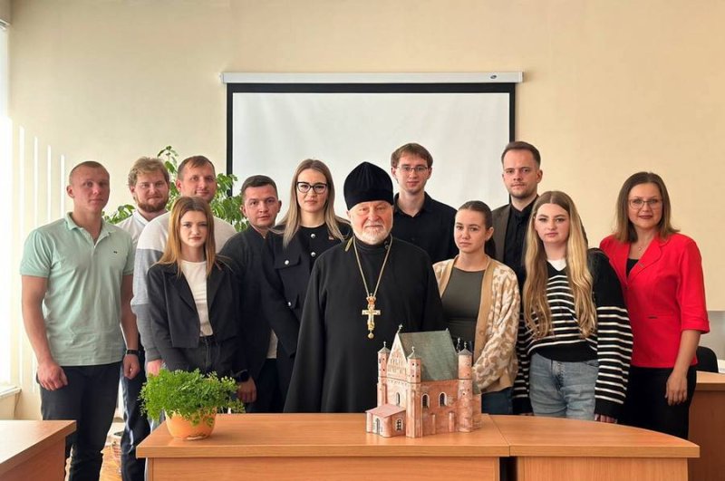 Жизненно важные уроки духовного наставника молодые резервисты получили на встрече с Арсением Ананко