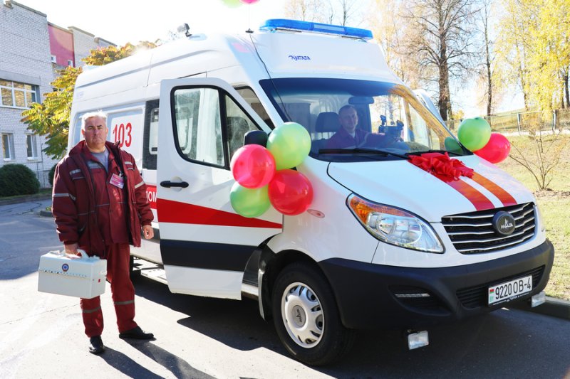 Важный шаг к улучшению экстренной помощи автопарк Зельвенской ЦРБ пополнился новым автомобилем скорой помощи