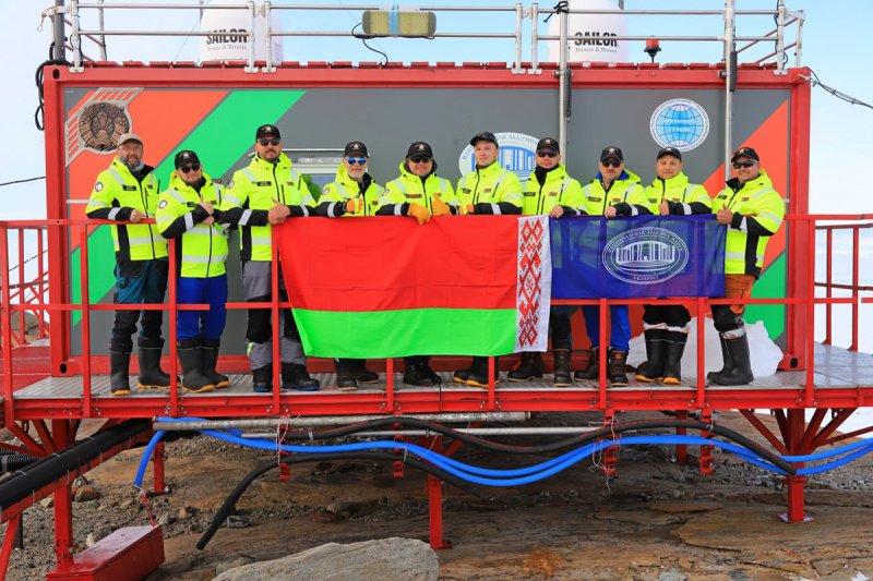 Белорусские полярники достигли полевой базы в Антарктиде и приступили к работе