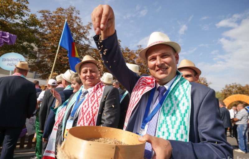 Аграрии Зельвенщины отметят День работников сельского хозяйства и перерабатывающей промышленности АПК