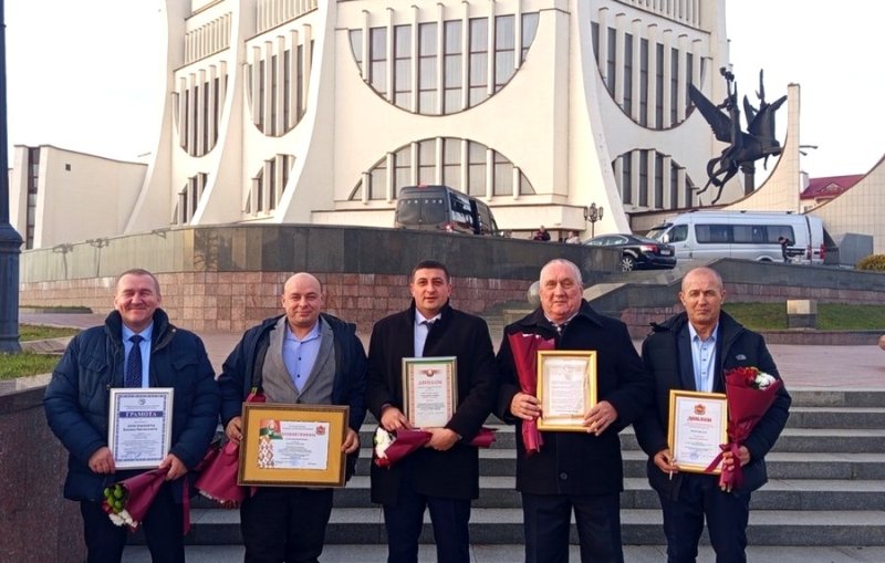 Удостоены высоких наград Зельвенцы в числе лучших аграриев Гродненщины