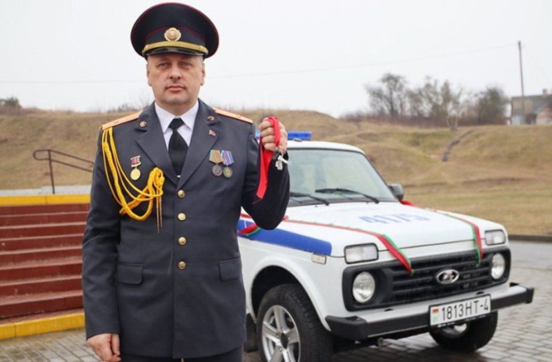 Хотел стать агрономом но связал жизнь с милицией Участковый из Зельвенского района о профессии