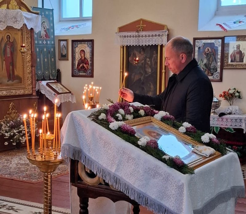 Молитвенно воспет Архистратиг Михаил В храме д Острово прошла торжественная литургия