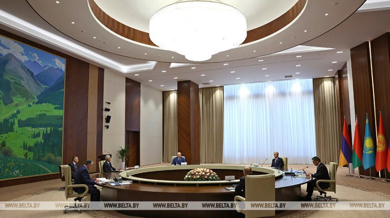 Лукашенко считает что Украина пойдет на предложенный США мирный договор