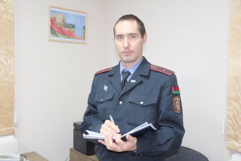 Портрет с Доски почета Деятельность представителя Зельвенского РОВД Юрия Лабецкого служит примером  для многих сотрудников отдела