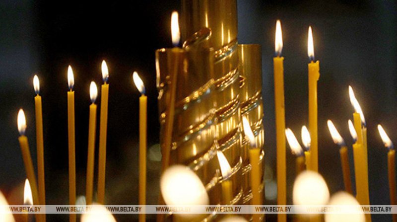 Православные верующие празднуют Введение во храм Пресвятой Богородицы