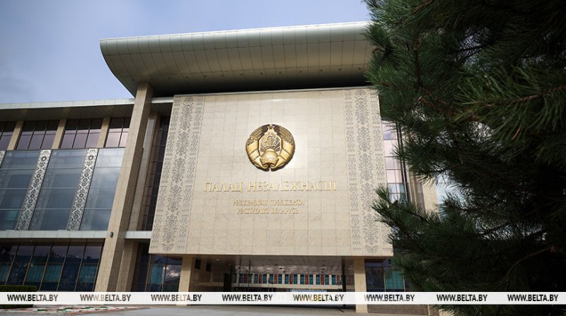 Александр Лукашенко указал на милитаризацию западных стран и необходимость актуализировать оборонные действия