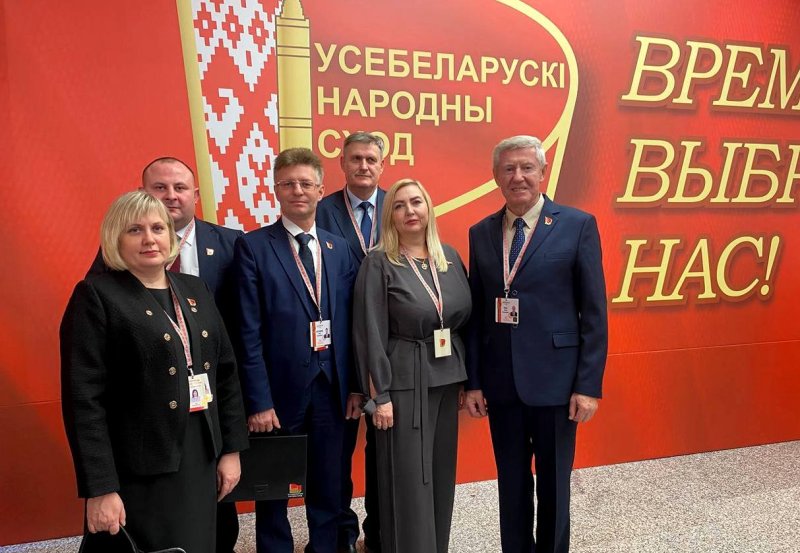 ФОТОФАКТ зельвенцы прибыли  во Дворец Республики на заседание VII ВНС