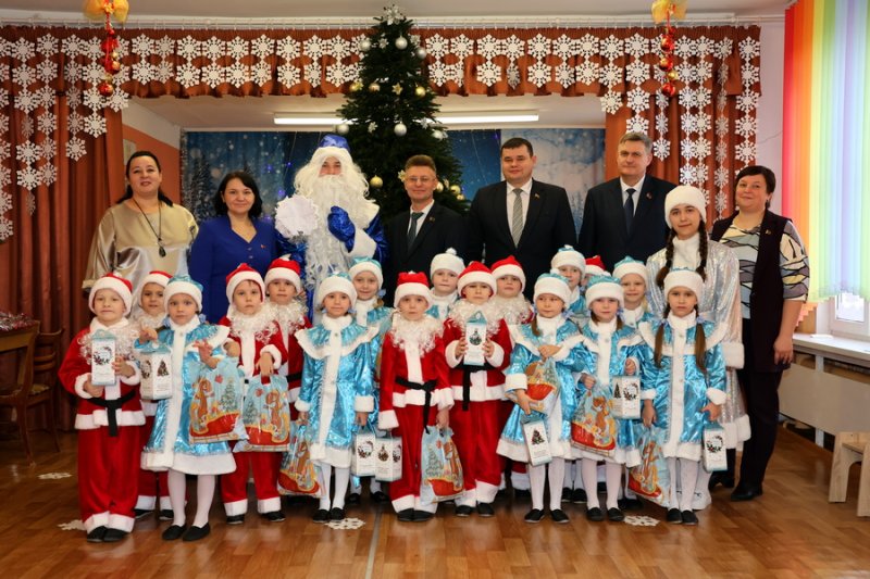 Погружение в сказку На Зельвенщине продолжается благотворительная акция Наши дети