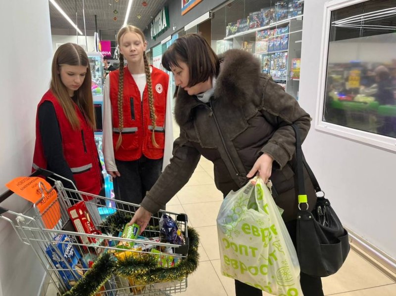 ФОТОФАКТ на Зельвенщине развернулась благотворительная акция Елка желаний