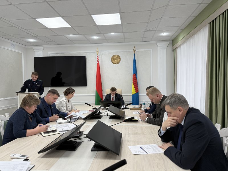 На совместном заседании комиссии по противодействию коррупции и координационном совещании по борьбе с преступностью рассмотрены случаи нарушения закон