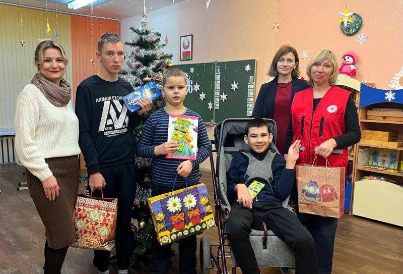 На Зельвенщине продолжается акция Елка желаний