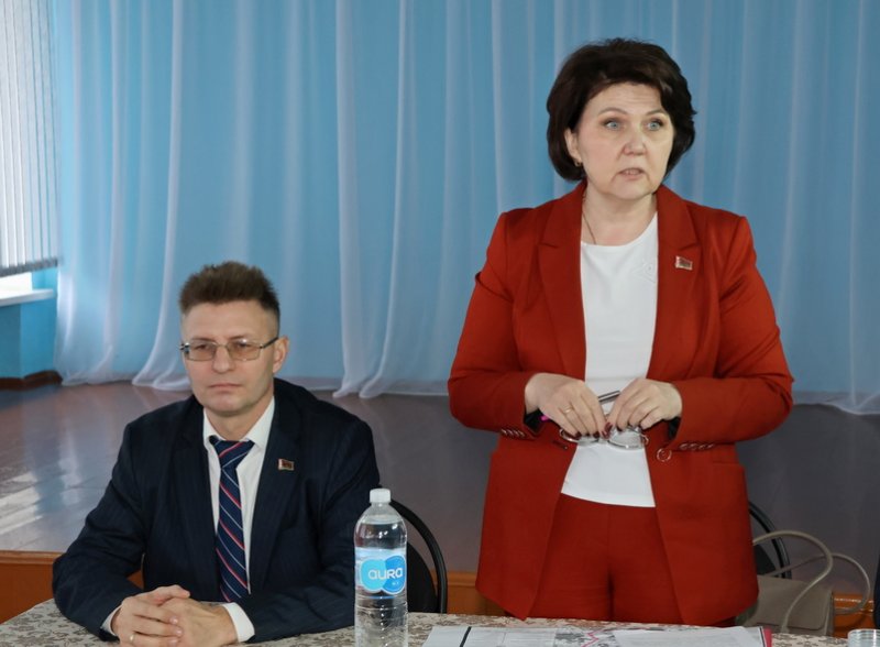 Амбулатория или ФАП В Деречине состоялась встреча с населением по вопросам медицинского обслуживания на селе