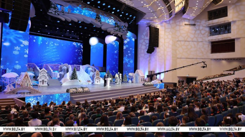 Александр Лукашенко  детям в Беларуси у всех как никогда равные возможности надо только трудиться