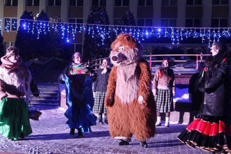 Прыйшл Калядк пачынай Святк На цэнтральнай плошчы прайшло народнае гулянне