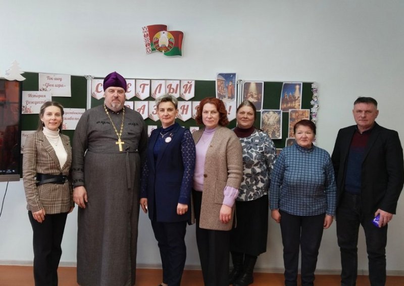 Рассказываем как провели день радости голынковские педагоги