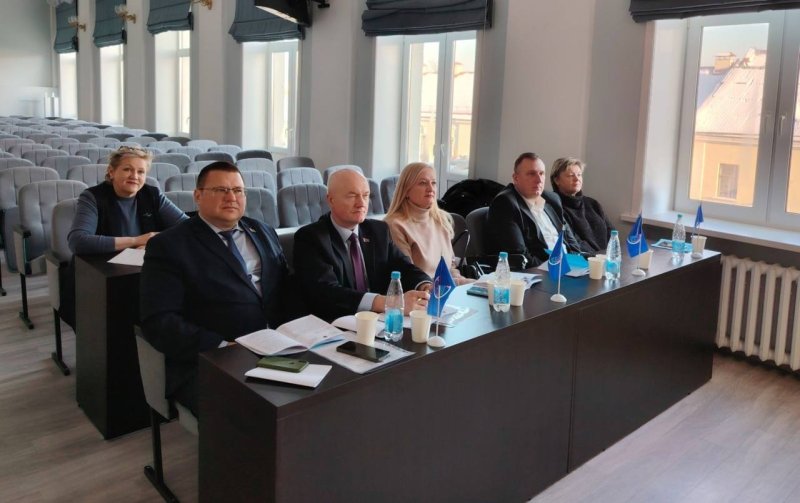 Сенатор Павел Ошурик поучаствовал в заседании Президиума областной организации Белорусского профсоюза работников государственных и других учреждений