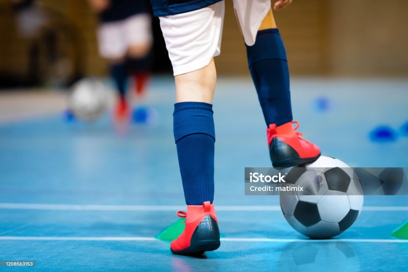 В субботу  января приглашаем на матч по минифутболу между Зельвой и Щучином