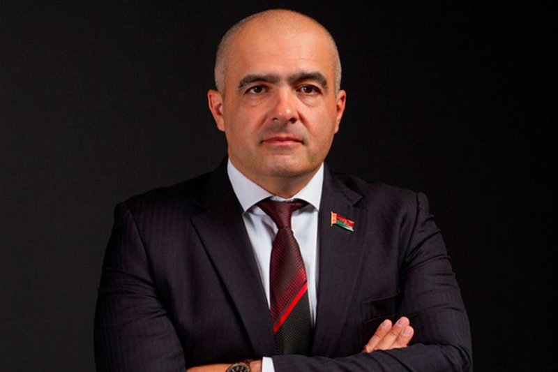 Белорусский депутат считает что Зеленский продал остатки суверенитета Украины